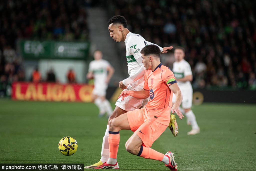 西甲-亚马尔闪击破门费兰建功+屡失良机 巴萨3-1埃尔切